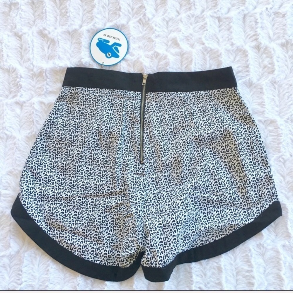 Tee Ink Leopard High Rise Shorts - Picture 3 of 3